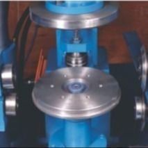 Máquina de desenho de discos metálicos transportados e lubrificados automaticamente