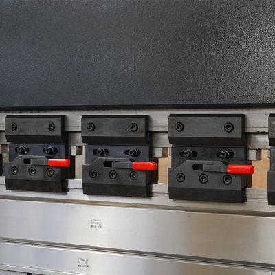 Máquina de dobragem hidráulica CNC de aço inoxidável automática