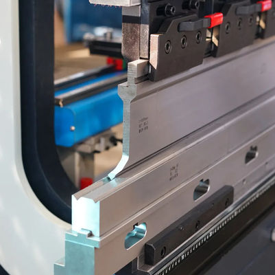 Máquina de dobragem hidráulica CNC de aço inoxidável automática