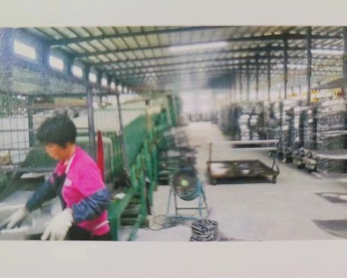 Forno de recozimento industrial brilhante e blindado a gás contínuo para componentes metálicos