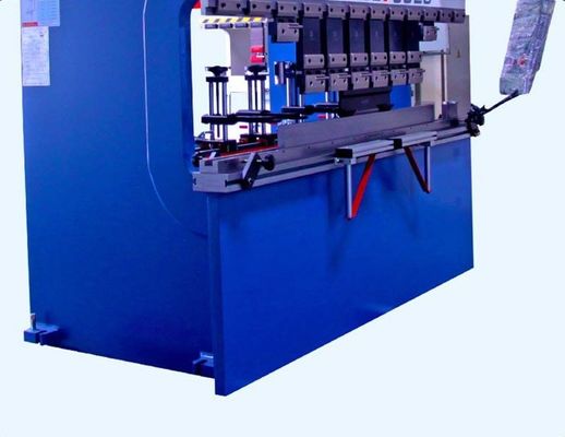 Máquina avançada de processamento automatizado de chapas metálicas para dobra e modelagem de precisão