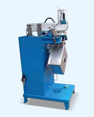 Máquina automática de soldadura por controlo numérico para emolduração de lavatórios de aço inoxidável