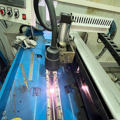 Máquina de solda avançada a laser de alta precisão CNC para juntar material de utensílios de cozinha de costura reta
