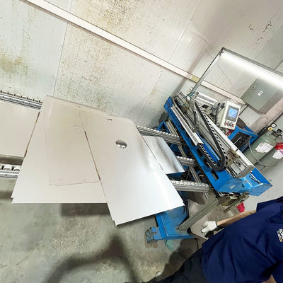Máquina de soldadura de painéis de aço inoxidável confiável para lavatórios feitos à mão em oficinas industriais e projetos residenciais