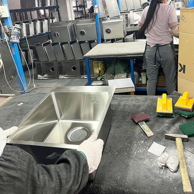 Fabricação comercial de lavatórios feitos à mão tornou-se fácil com linha de produção automatizada