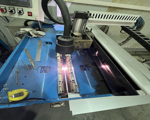 Máquina avançada de soldagem de costura reta de aço inoxidável de precisão para diferentes espessuras de materiais