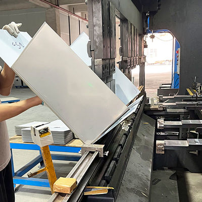 Sistemas avançados de controlo 201 e 316L Máquina de dobra CNC de aço inoxidável de duplo grau para lavatórios feitos à mão