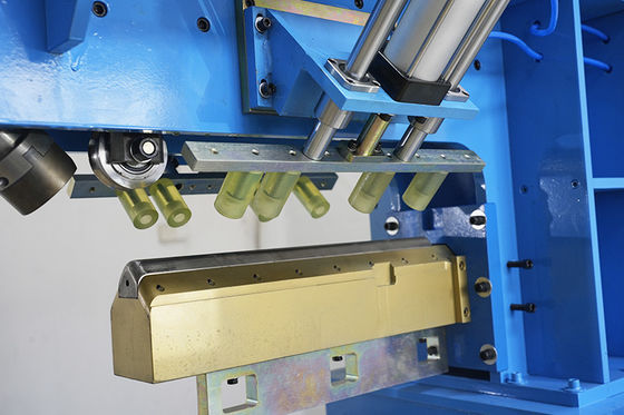 Máquina de prensagem de canto e costura compacta para lavatórios de cozinha feitos à mão de aço inoxidável