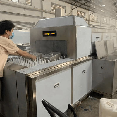 Equipamento industrial de limpeza e secagem para utensílios metálicos com elevada capacidade de limpeza