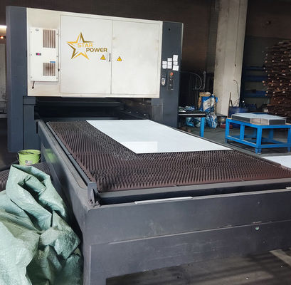Bom preço Tanque de água automático de mão de alta potência especializado na produção de máquina de corte a laser de metal CNC on-line