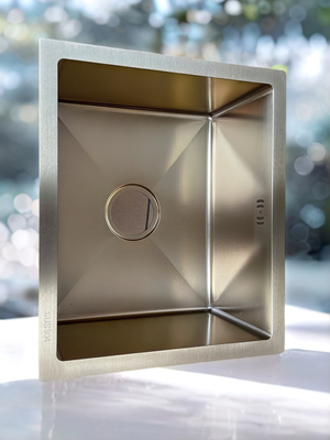 Lava-louça de cozinha quadrada de aço inoxidável SUS304 de luxo em tons de ouro com design de drenagem eficiente