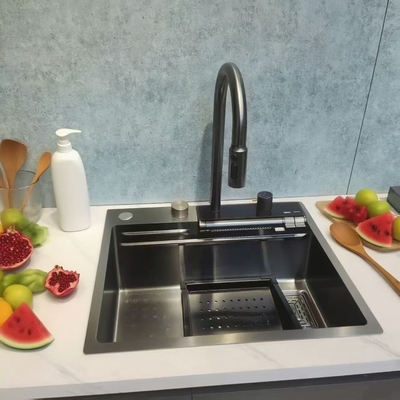 Cuba de cozinha de aço inoxidável de instalação inferior com escorredor