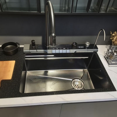 Cuba de cozinha de aço inoxidável de instalação inferior com escorredor