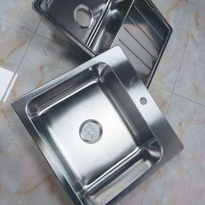 Bom preço Compatível com instalação embutida e sobreposta, Cuba Dupla para Cozinha em Aço Inoxidável de Grau Alimentício 304 (18/8) com Escorredor | Espessura do Aço Personalizável Disponível | Profundidade da Cuba Personalizável Disponível | À Prova de Ferrugem e Resistente à Corrosão on-line