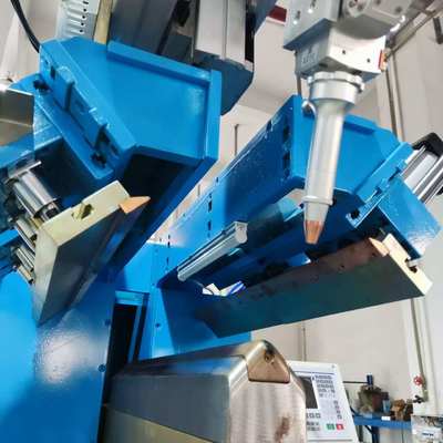 Máquina de Solda e Arredondamento de Cantos CNC com Posicionamento CNC de 3 eixos, Tensão de 220V e Potência de 500W para Estruturas de Aço Inoxidável