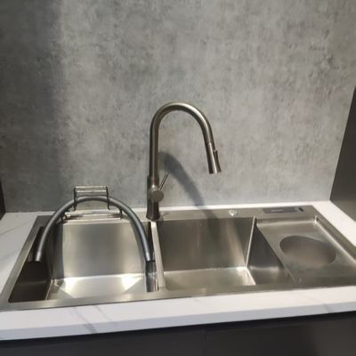 Bom preço Lava-louças de aço inoxidável de cozinha feita à mão com recipiente único/dobro de qualidade alimentar 304/316 e buraco para distribuidor de sabão on-line