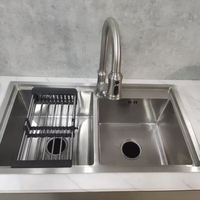 Bom preço Pia de cozinha artesanal em aço inoxidável com material de qualidade alimentar 304/316 e design integrado de limpeza-corte-drenagem on-line
