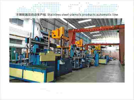 Máquina automática de fabricação de chaleiras com força do cilindro principal de 1500KN, potência do motor de 30KW e mesa de trabalho de 700*880 MM2 para produção de utensílios de aço inoxidável