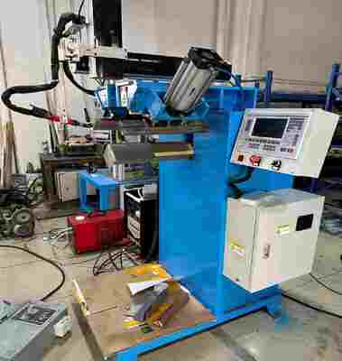 Máquina de solda CNC para costuras verticais e cantos inferiores - Máquina de solda especial