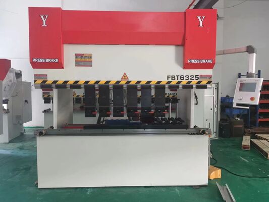 Máquina de dobra de chapas metálicas para processamento A base do lavatório feito à mão
