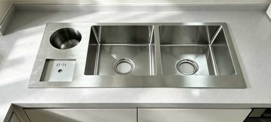 Bom preço Pia de cozinha sob montagem em aço inoxidável 304 Pia de cozinha de tigela dupla | Pia de montagem escovada à mão com acessórios completos para reforma de cozinhas residenciais e comerciais | Profundidade personalizada da bacia disponível | Medidor de aço personalizado disponível on-line